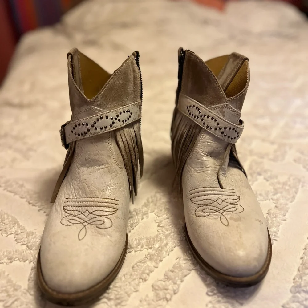 Elegant Cream vintage leather cowboy Ankle Booties - Picture 7 of 7